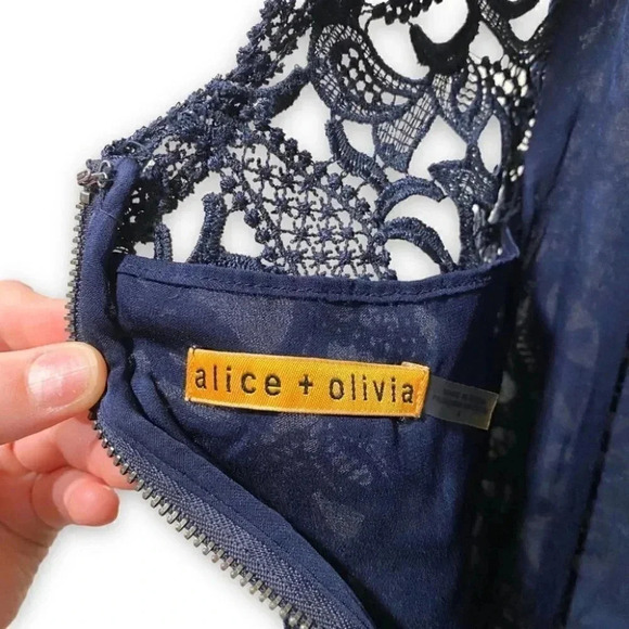 Alice + Olivia Clover Lace Guipure Navy Blue Cap Sleeve Mini Dress Size 4 - Picture 8 of 10